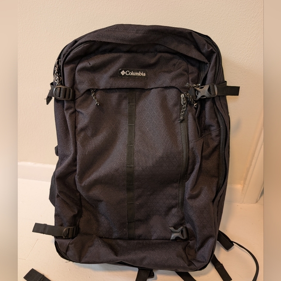 Columbia Men's 34L Clam-shell Travel Backpack